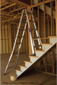 多用途梯子为勤杂工和业主提供了一个多功能的解决方案。通过像a型架一样连接，也可以将折叠物作为延伸梯，多功能梯可以作为a型架梯，多功能梯可以作为a型架梯，90度梯的延伸梯。