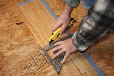 乙烯基板可以很容易地切割与速度广场和实用刀。